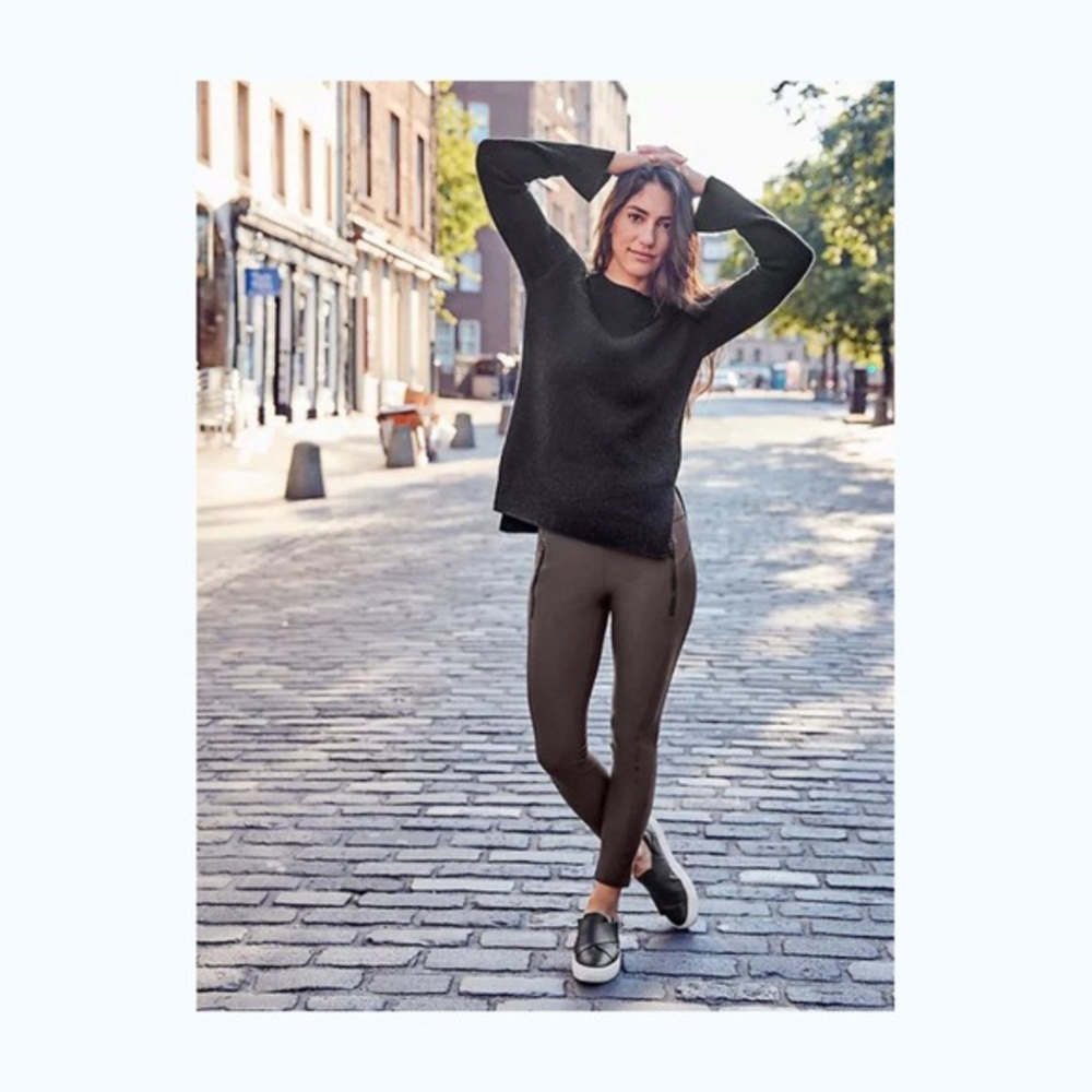 Athleta Stellar Tight in Espresso. Like new!